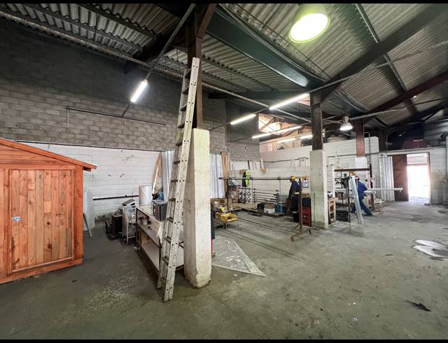 1,400M² WAREHOUSE FOR SALE IN BLACKHEATH INDUSTRIAL